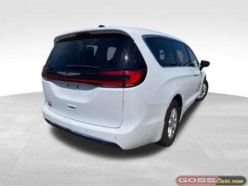 Certified 2024 Chrysler Pacifica Touring-L FWD image 7