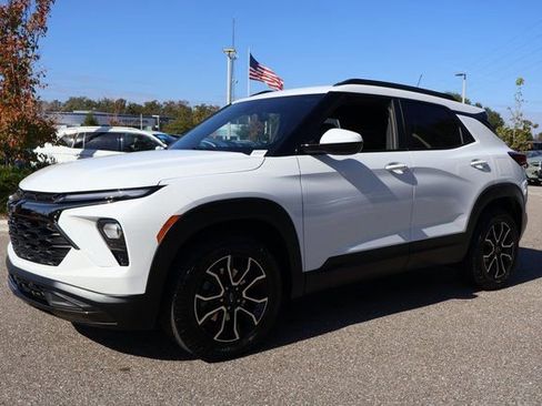 Used 2024 Chevrolet TrailBlazer ACTIV w/ Driver Confidence Package image 4