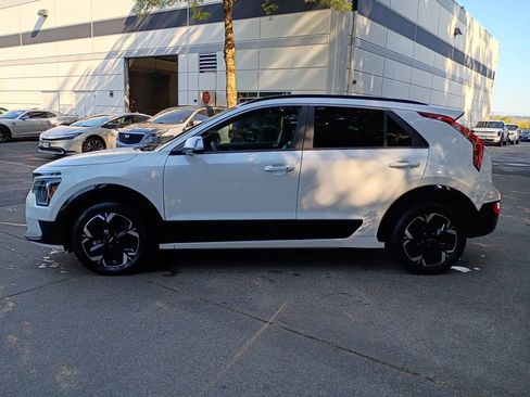 Used 2024 Kia Niro Wind w/ Wind Preserve Package FWD image 7