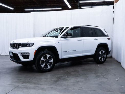 Used 2024 Jeep Grand Cherokee Limited 4xe AWD/4WD image 3