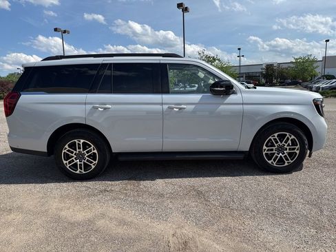 Used 2025 Ford Expedition Active AWD/4WD image 16