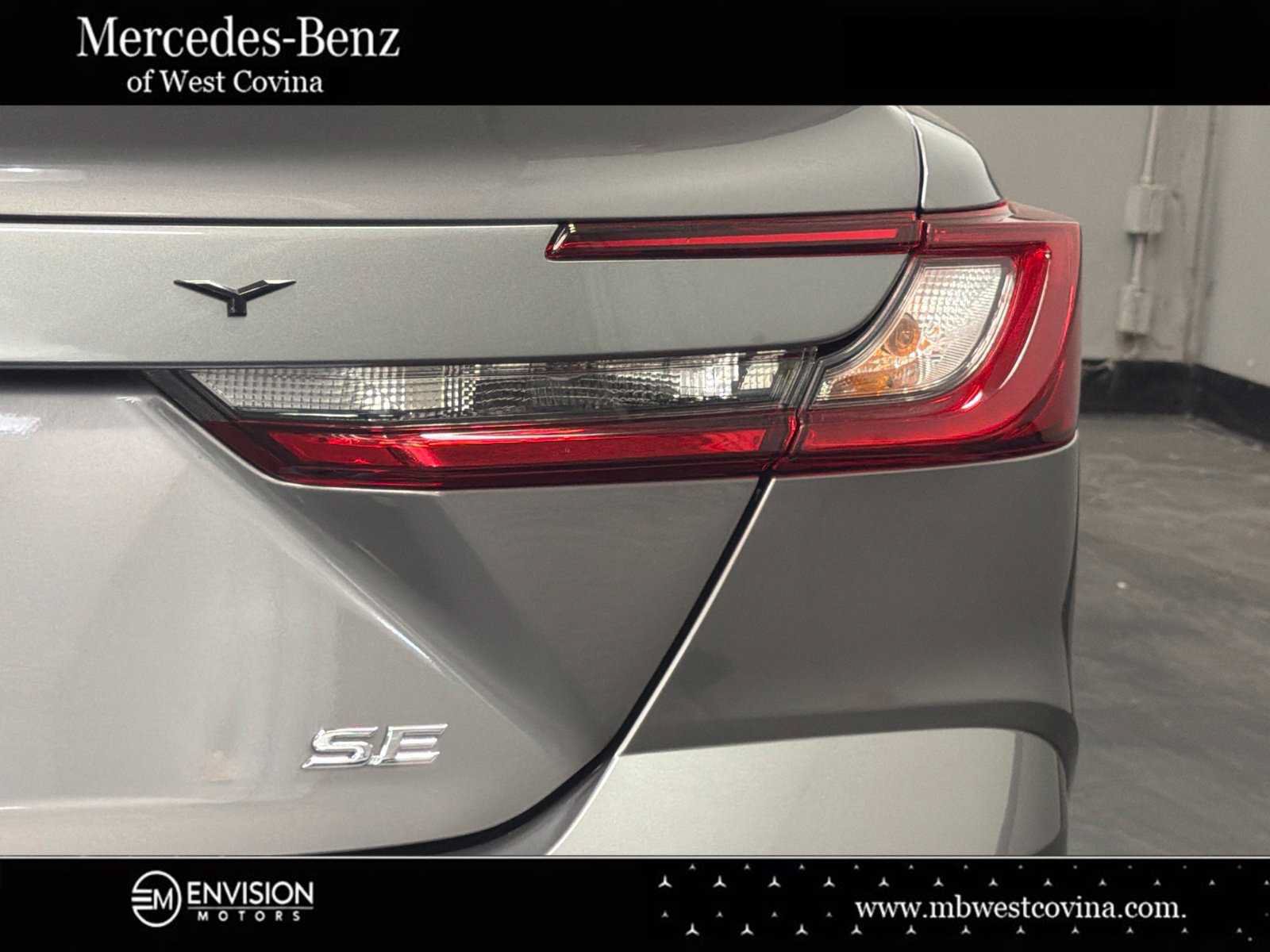 Used 2025 Toyota Camry SE FWD image 15