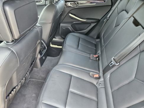 Certified 2026 Porsche Macan AWD/4WD image 29