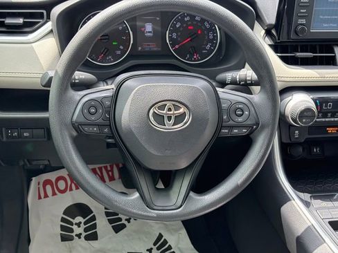 Used 2019 Toyota RAV4 XLE FWD image 30