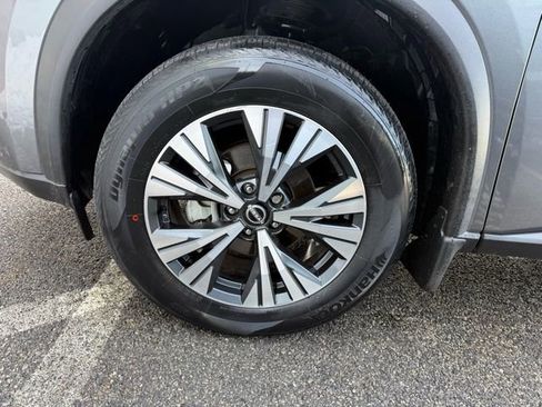 Used 2023 Nissan Rogue SV w/ SV Premium B Package image 12