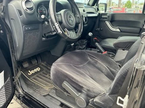 Used 2014 Jeep Wrangler Rubicon AWD/4WD image 8