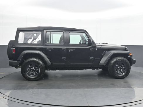 Used 2022 Jeep Wrangler Unlimited Sport AWD/4WD image 7
