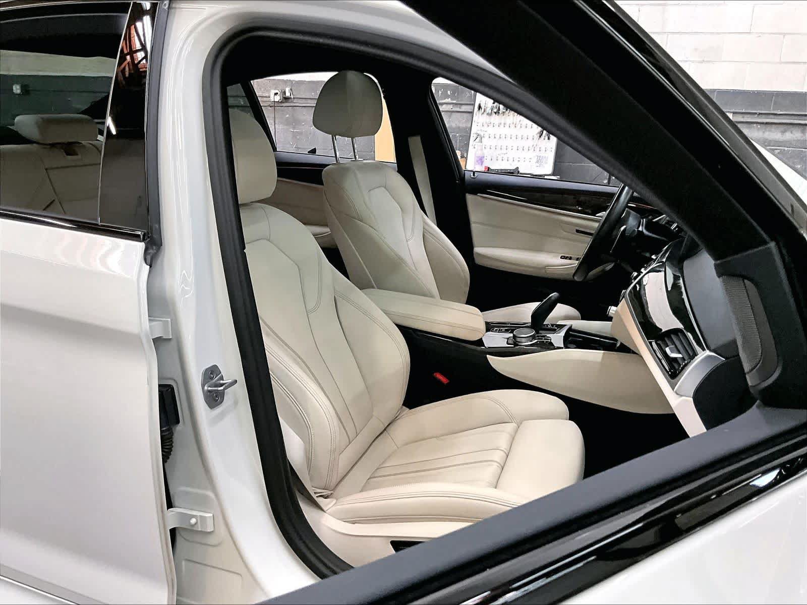 Used 2023 BMW 540i w/ M Sport Package RWD image 12