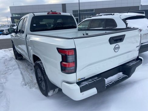 Used 2025 Nissan Frontier SV image 4