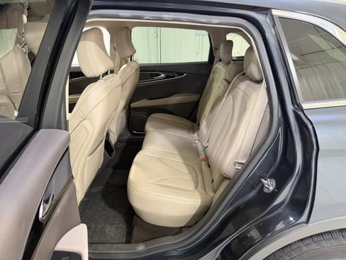 Used 2023 Lincoln Nautilus AWD w/ Premium Package image 11