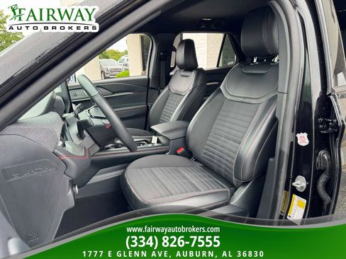 Used 2025 Ford Explorer ST-Line w/ ST-Line Street Pack AWD/4WD image 10