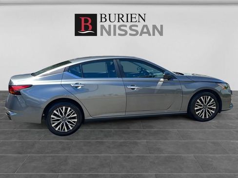 Used 2025 Nissan Altima 2.5 SV FWD image 6