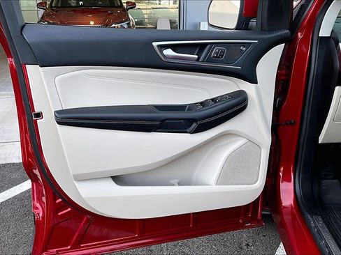 Used 2024 Ford Edge Titanium image 22