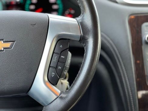 Used 2017 Chevrolet Traverse LT w/ Style and Technology Package image 32