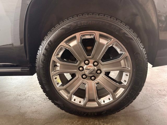 Used 2015 GMC Yukon Denali w/ Premium Package AWD/4WD image 7