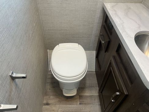 Used 2022 Ford E-450 and Econoline 450 Super Duty w/ Motorhome Prep Package image 52