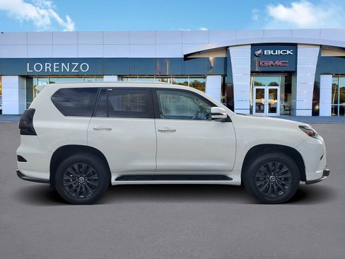 Used 2022 Lexus GX 460 Premium w/ Accessory Package image 4