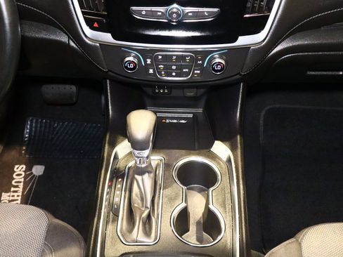 Used 2023 Chevrolet Traverse LT image 29