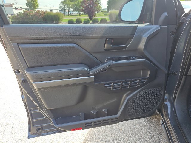 Certified 2025 Toyota Tacoma SR5 AWD/4WD image 10