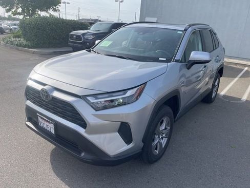 Used 2025 Toyota RAV4 XLE w/ Convenience Package FWD image 3