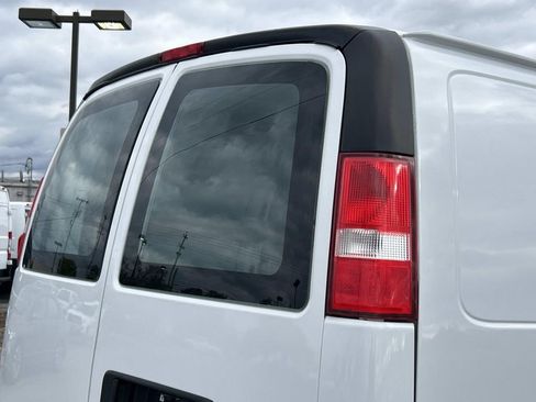 Used 2023 GMC Savana 2500 w/ Driver Convenience Package image 12
