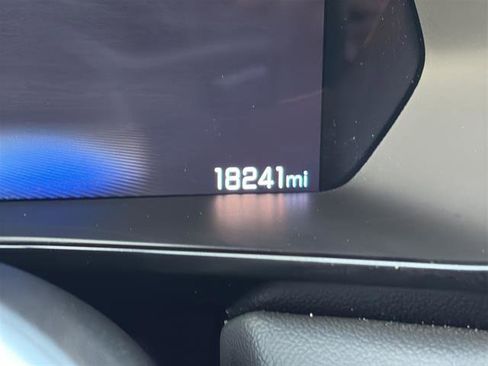 Used 2024 Chevrolet Colorado LT w/ LT Convenience Package II image 18