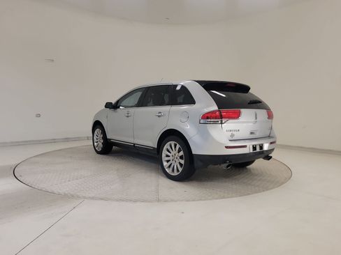 Used 2013 Lincoln MKX FWD image 3