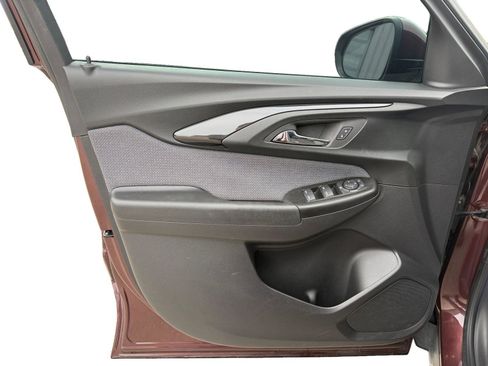 Used 2022 Chevrolet TrailBlazer LT w/ LPO, Blackout Package image 9