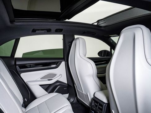 Certified 2025 Porsche Macan 4S Electric AWD/4WD image 16
