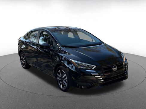 Used 2025 Nissan Versa SV image 1