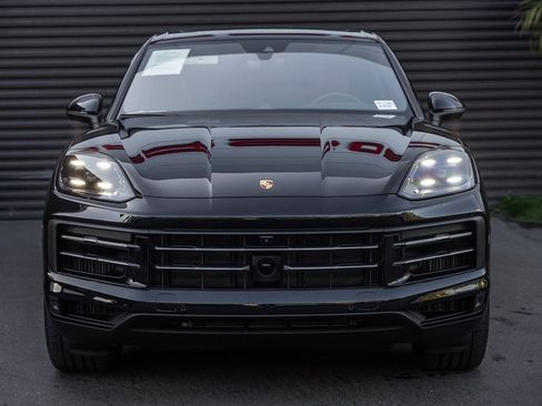 Certified 2025 Porsche Cayenne E-Hybrid image 7