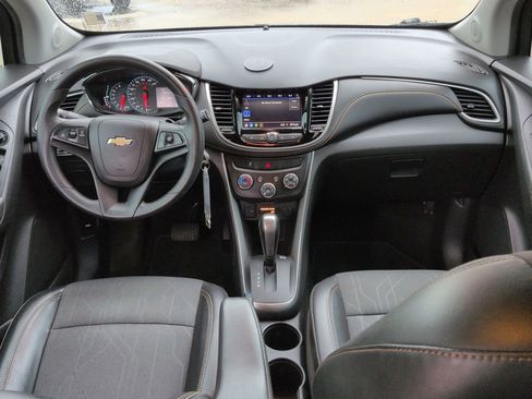 Used 2021 Chevrolet Trax LT AWD/4WD image 21