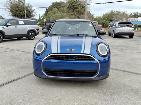 Used 2025 MINI Cooper 2-Door Hardtop image 2