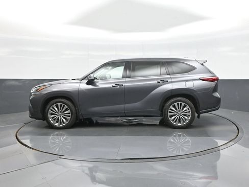 Certified 2021 Toyota Highlander Platinum AWD/4WD image 4