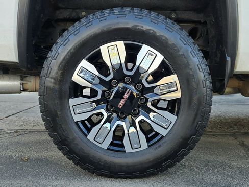 Used 2017 GMC Sierra 2500 SLT w/ Duramax Plus Package image 18