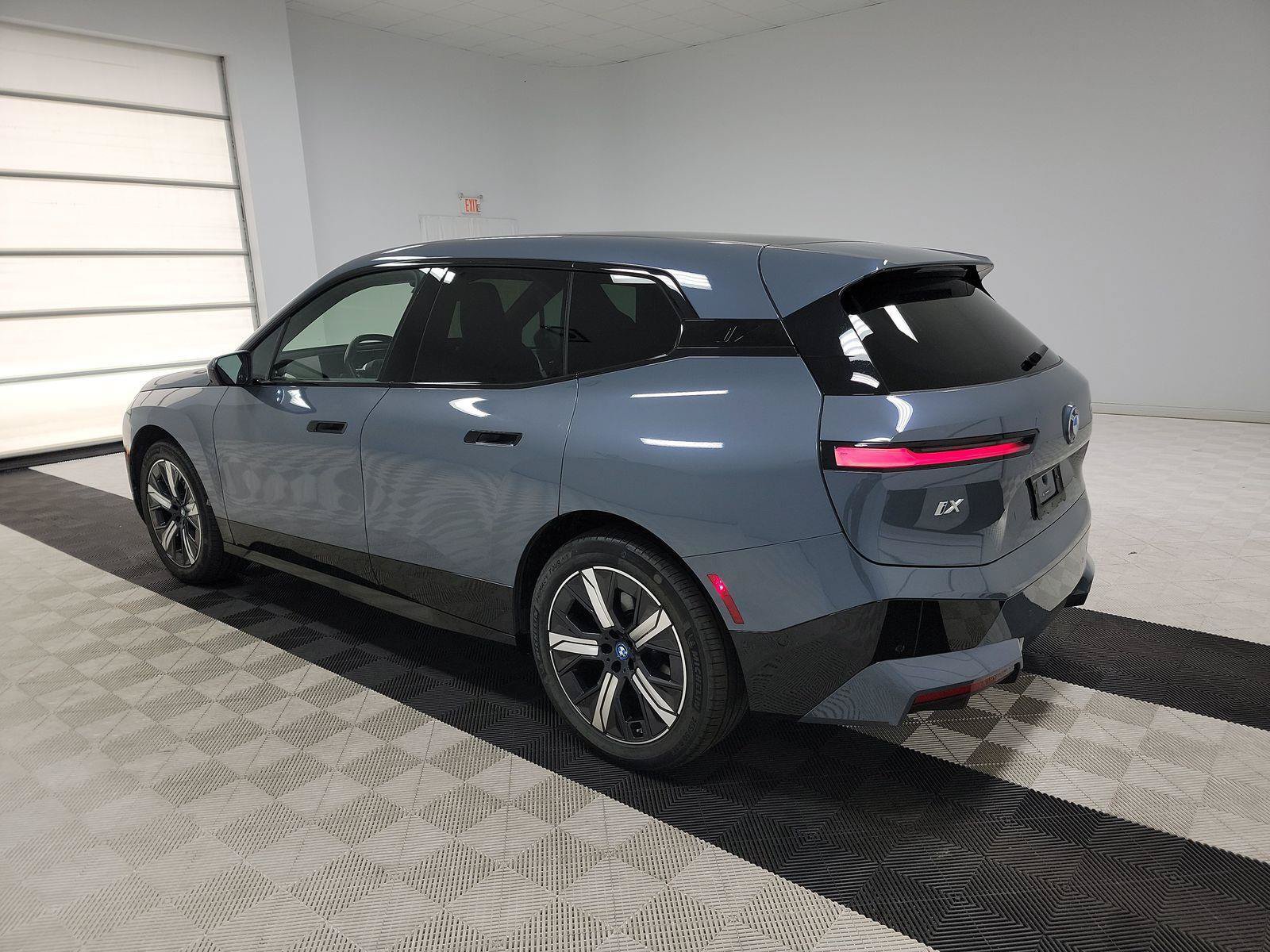Used 2024 BMW iX xDrive50 w/ Sport Package AWD/4WD image 3
