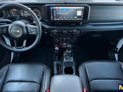 Used 2024 Jeep Wrangler Unlimited Rubicon w/ Technology Group image 16