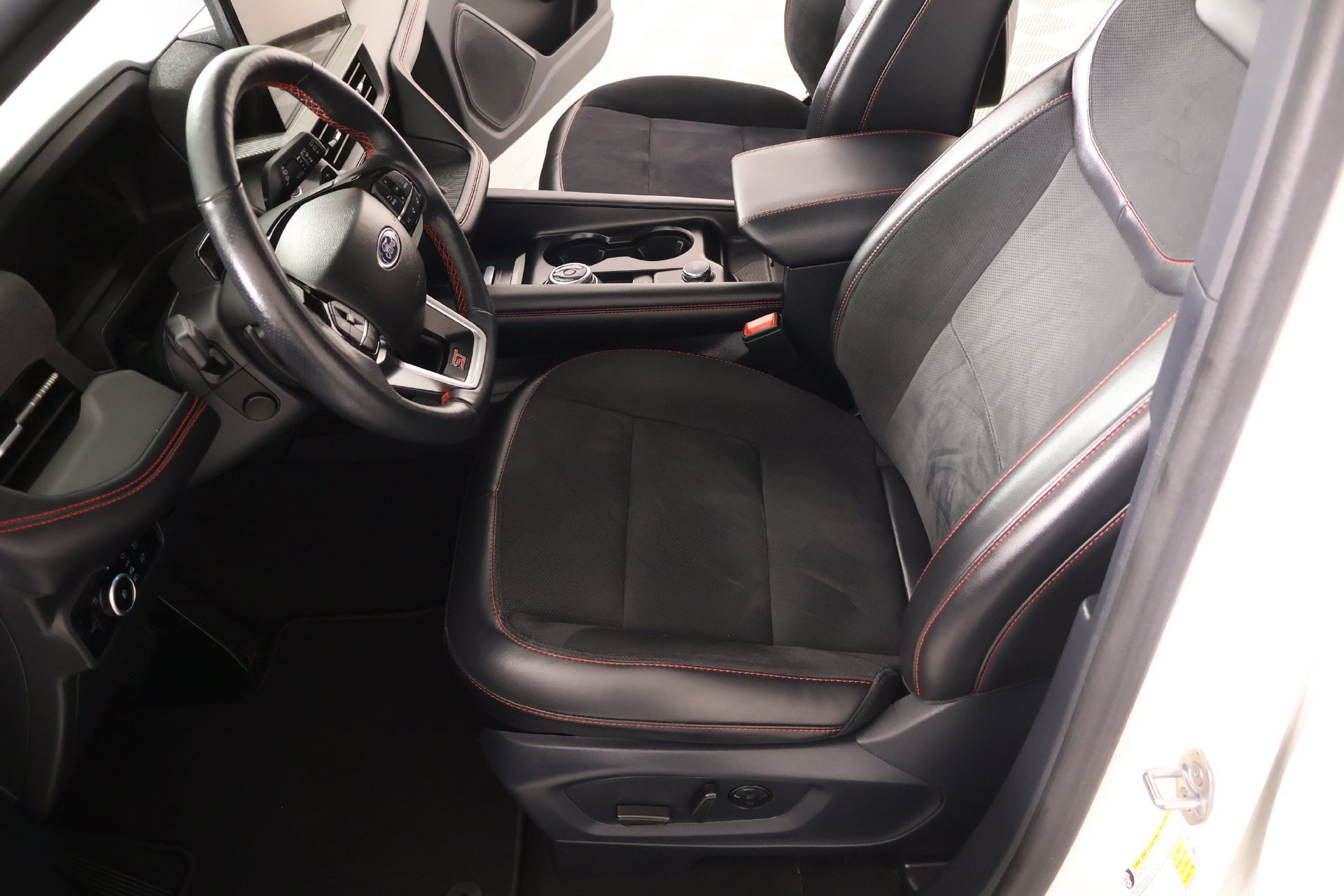 Used 2025 Ford Explorer ST AWD/4WD image 11