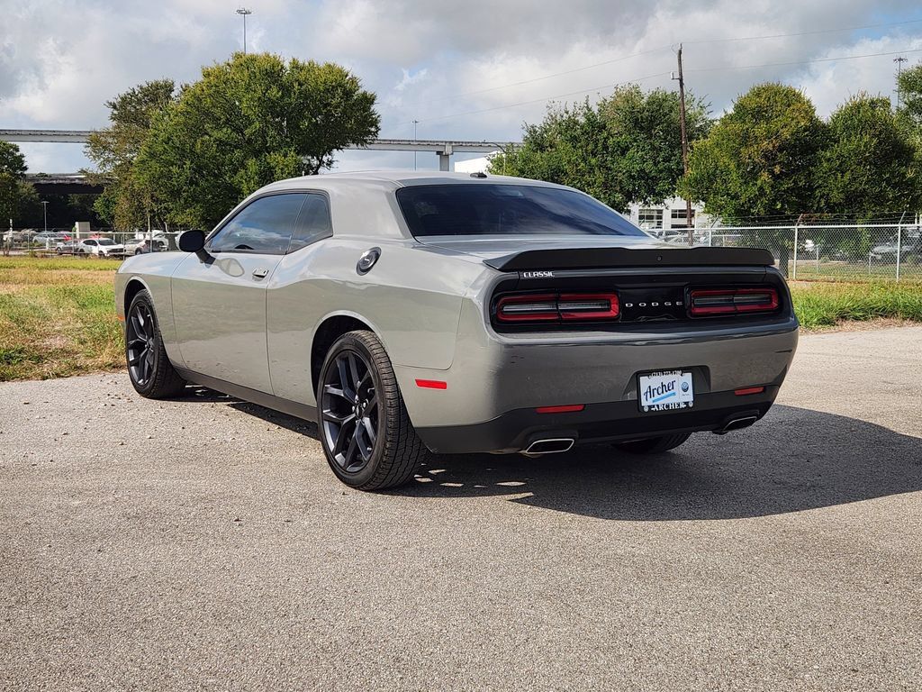 Used 2019 Dodge Challenger SXT w/ Blacktop Package RWD image 4