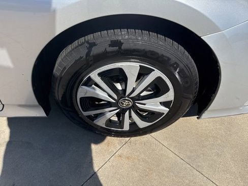 Used 2018 Toyota Prius Prime Premium image 9