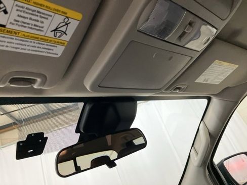 Used 2024 Nissan Frontier SV w/ SV Convenience Package image 18