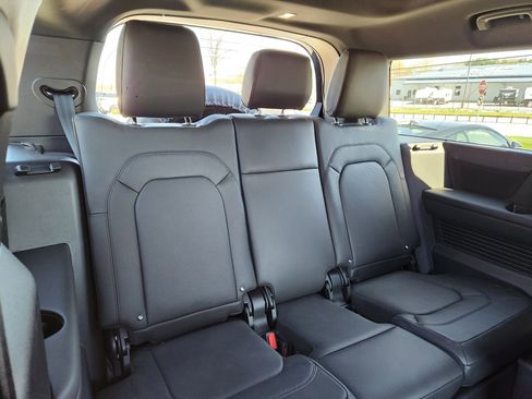 Used 2025 Land Rover Defender 130 S image 15