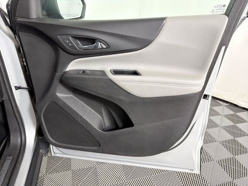 Used 2018 Chevrolet Equinox Premier FWD image 12