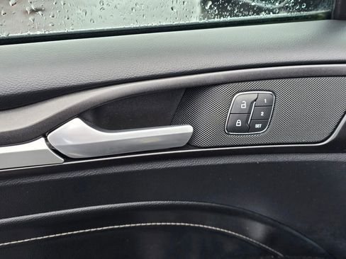 Used 2020 Ford Fusion Titanium image 22