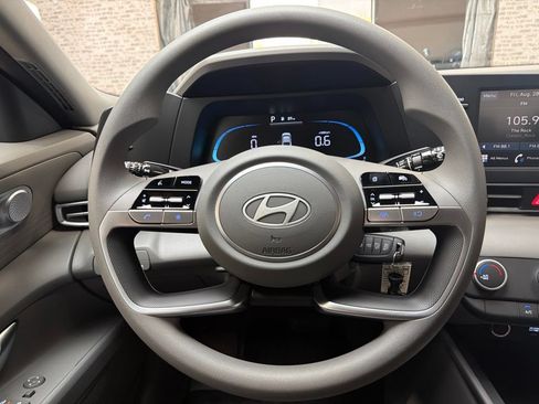 New 2026 Hyundai Elantra SE FWD image 18