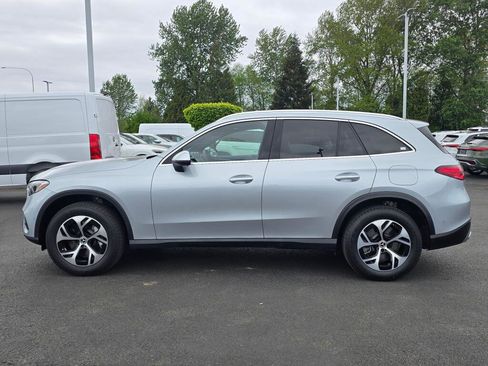 Used 2025 Mercedes-Benz GLC 350e 4MATIC image 3