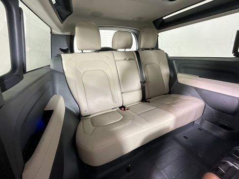 Certified 2023 Land Rover Defender 90 SE image 23