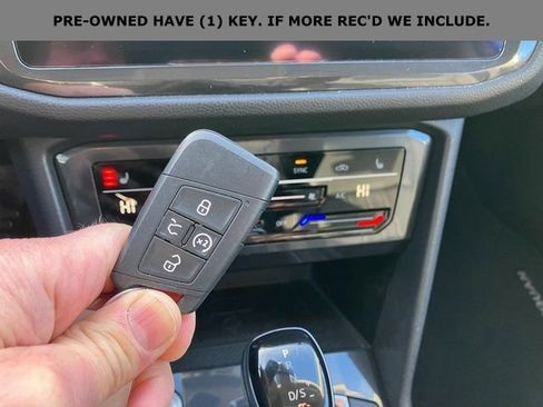 Used 2022 Volkswagen Tiguan SE image 3