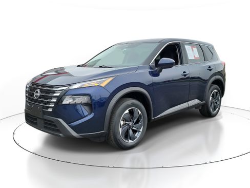 Used 2025 Nissan Rogue SV image 2