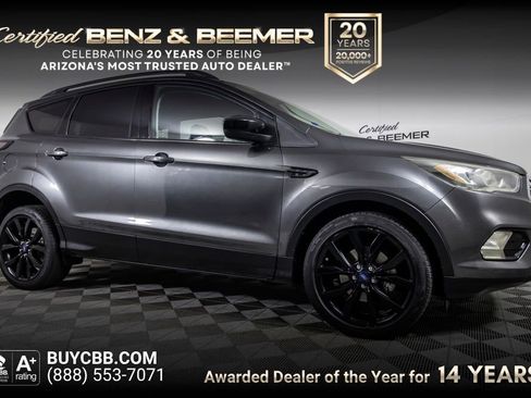 Used 2017 Ford Escape SE w/ SE Sport Appearance Package FWD image 1